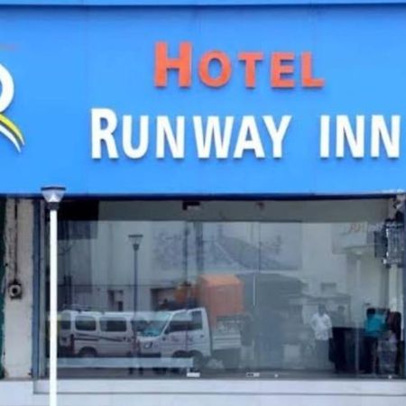 Hotel Runway Inn Ahmedabad Ngoại thất bức ảnh