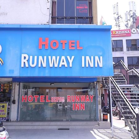 Hotel Runway Inn Ahmedabad Ngoại thất bức ảnh