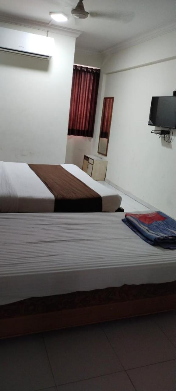 Hotel Runway Inn Ahmedabad Phòng bức ảnh
