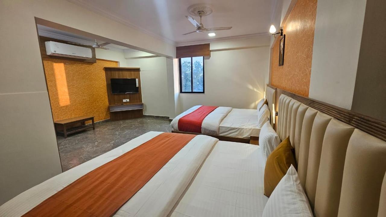 Hotel Runway Inn Ahmedabad Ngoại thất bức ảnh