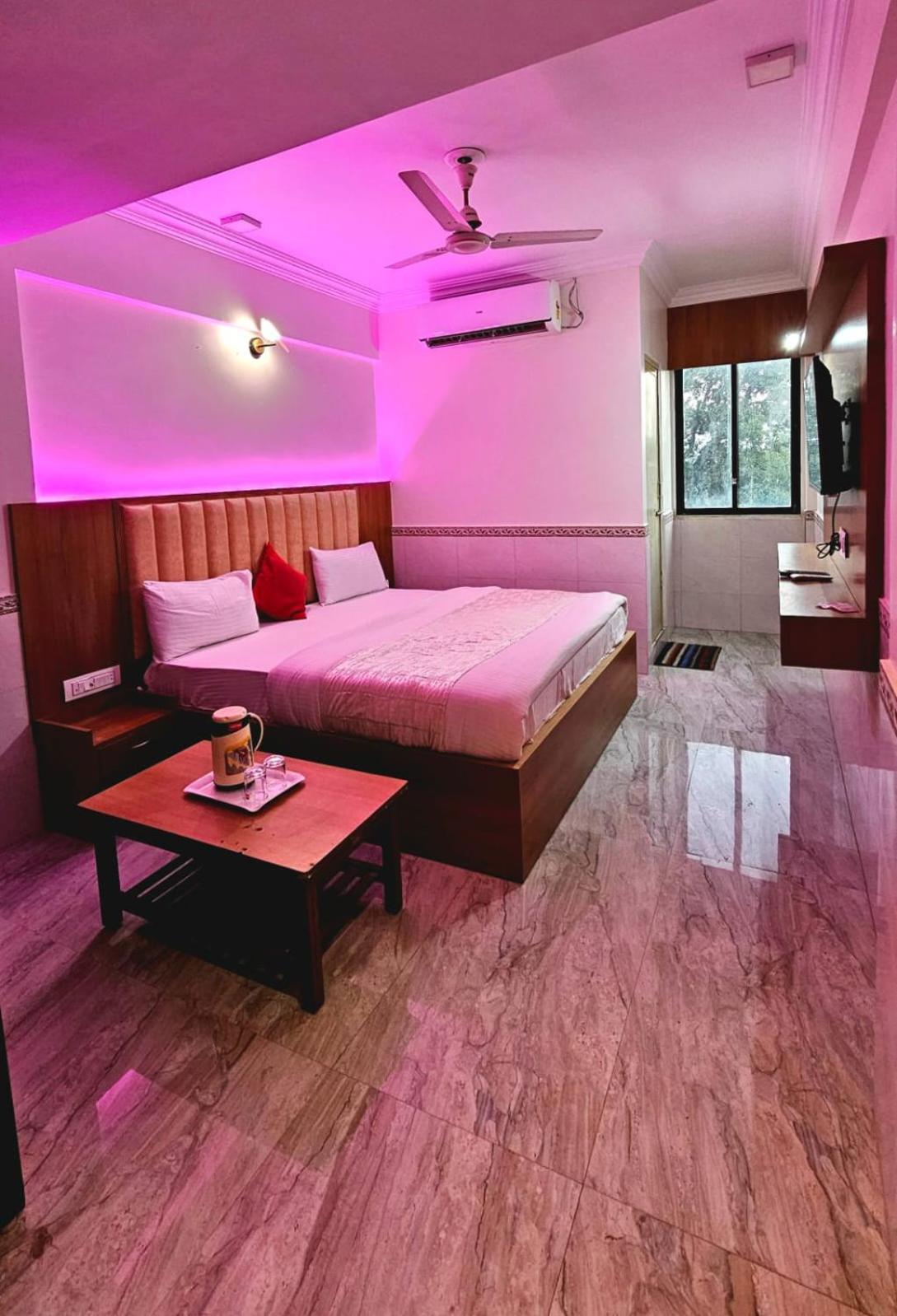 Hotel Runway Inn Ahmedabad Ngoại thất bức ảnh